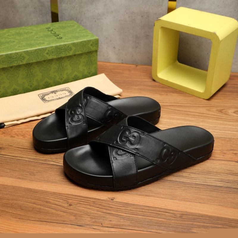 G*u*i slippers